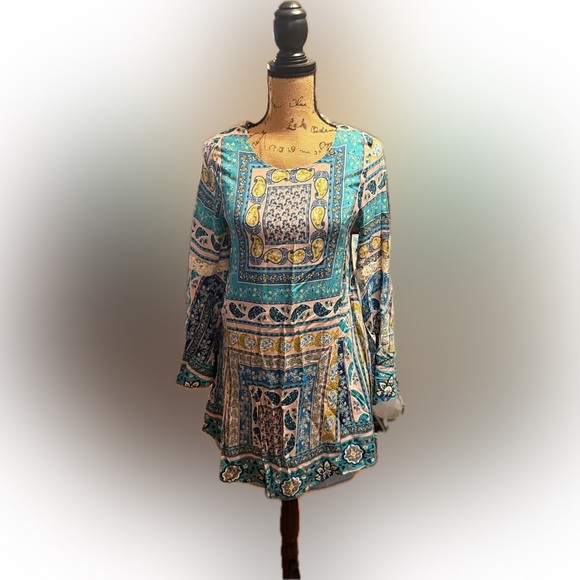 Umgee Dresses & Skirts - Umgee Boho Dress Size Small Bell Sleeve Paisley PocketsTassel Tie Back Beach
